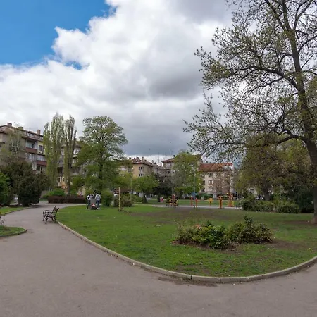 Comfort.chic.charming With Terrace Near Ndk Apartmán